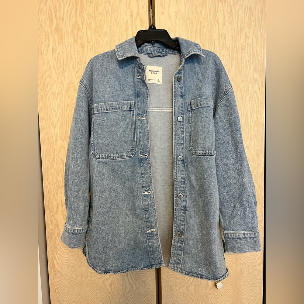 Women’s denim shirt jacket